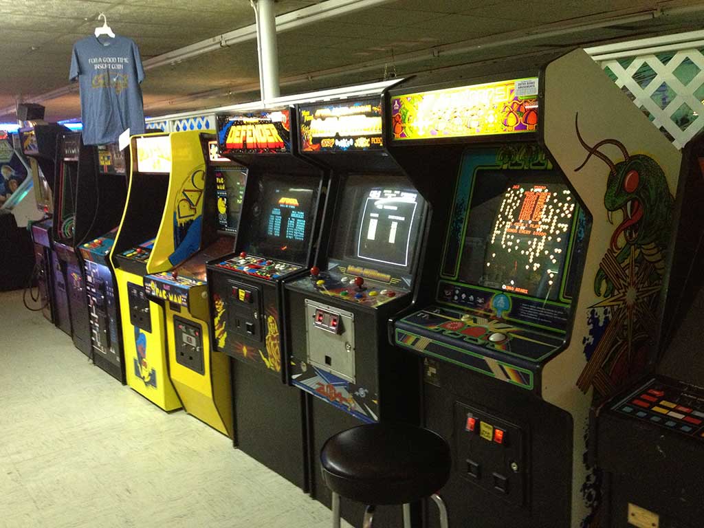 Arcade games at Flippers